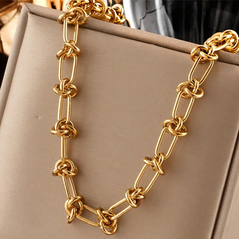 Y2K Entangled Lines Necklace