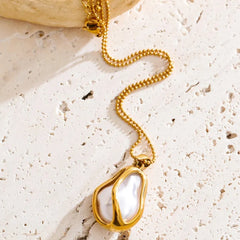 Y2K Chic Simulated Pearl Pendant Necklace