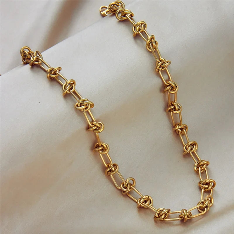 Y2K Entangled Lines Necklace